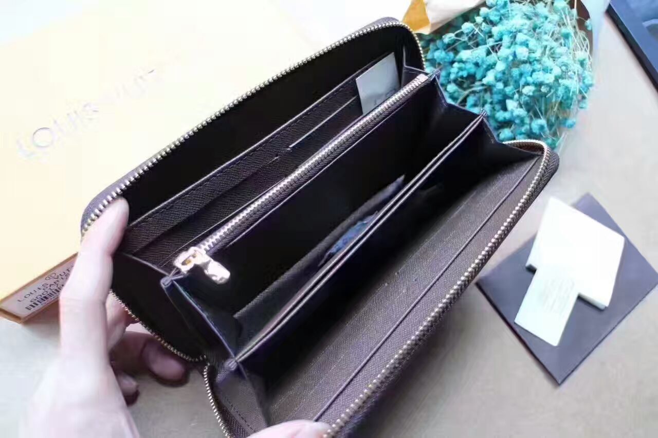 LV Zippy wallet M60017C