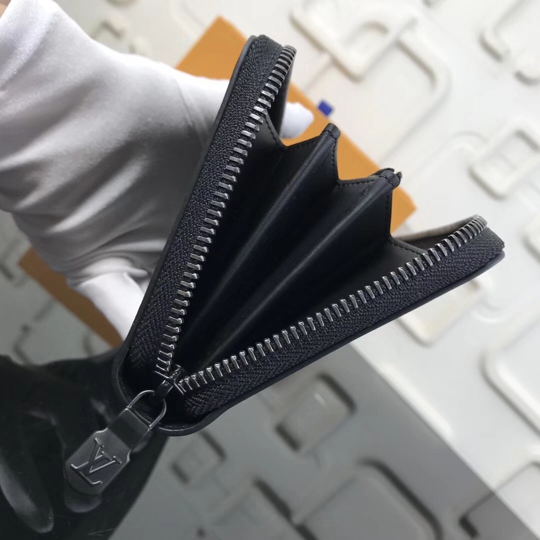 LV Zippy wallet M60017NP