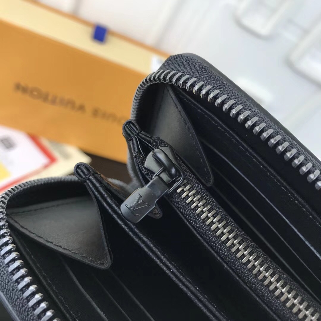 LV Zippy wallet M60017NP