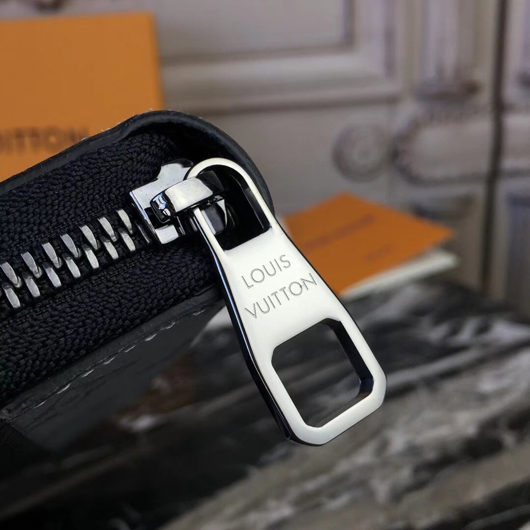 LV Zippy wallet M60017PY