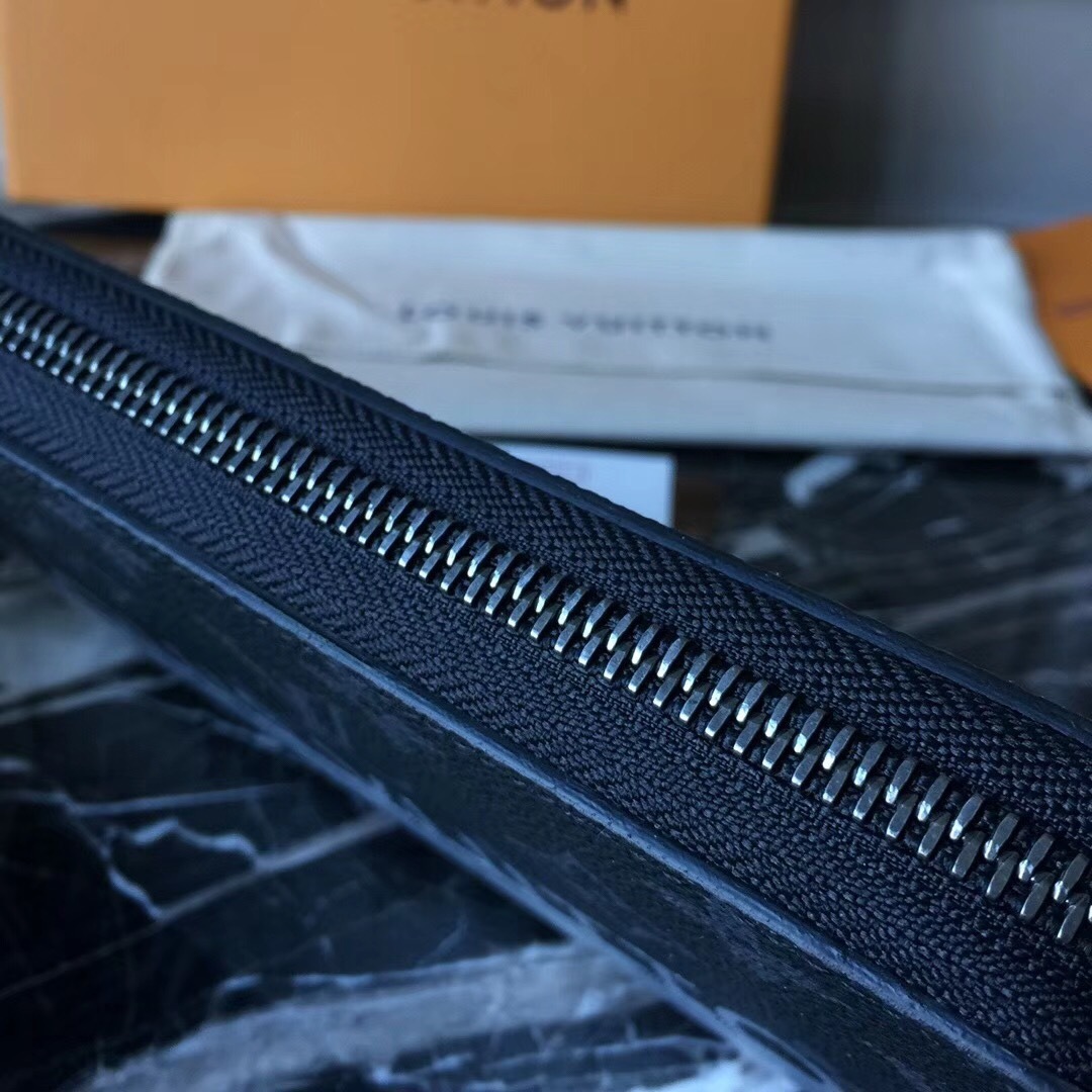 LV Zippy wallet M60017PY