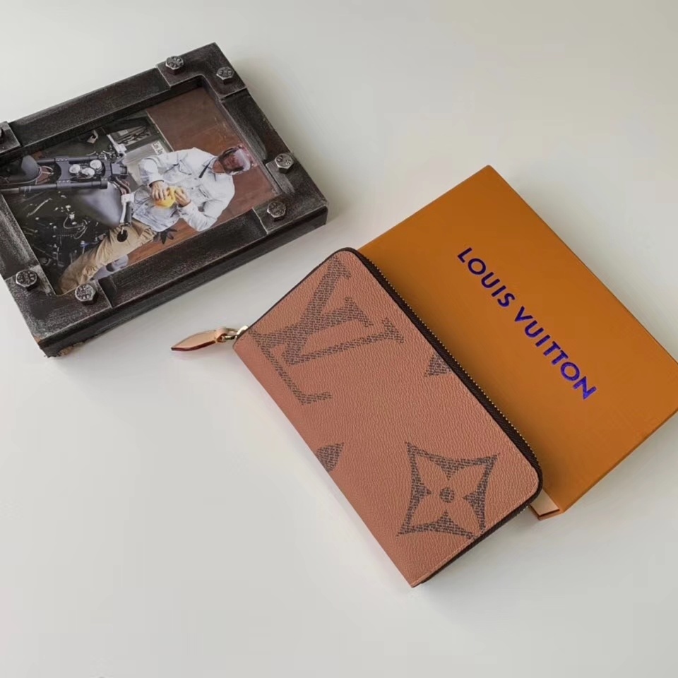 LV ZIPPY wallet M60017Y