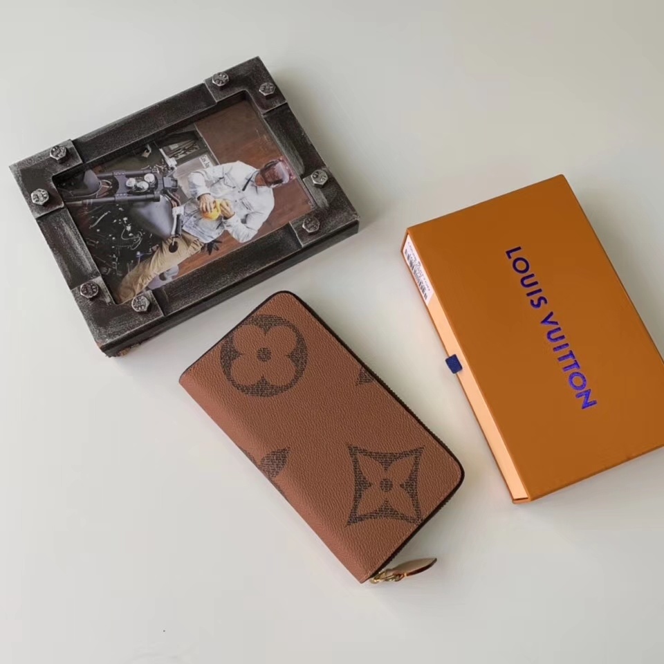 LV ZIPPY wallet M60017Y
