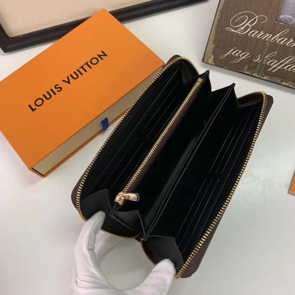 LV ZIPPY wallet M60017Y