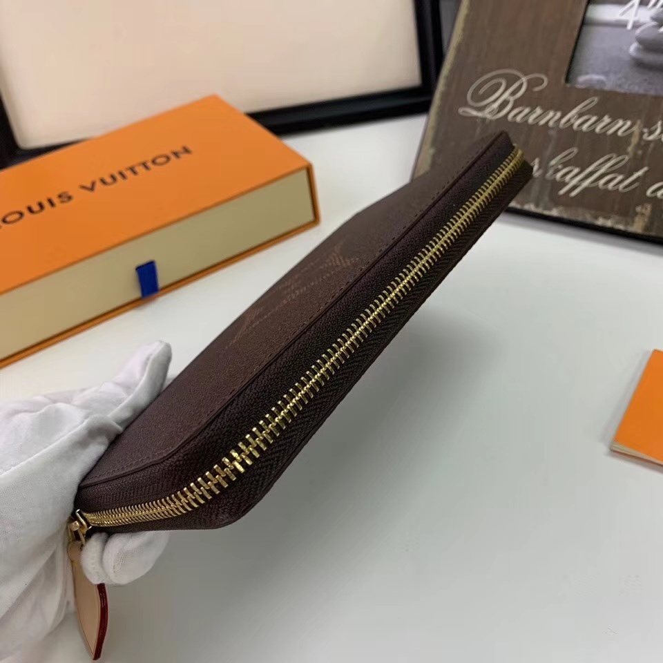 LV ZIPPY wallet M60017Y