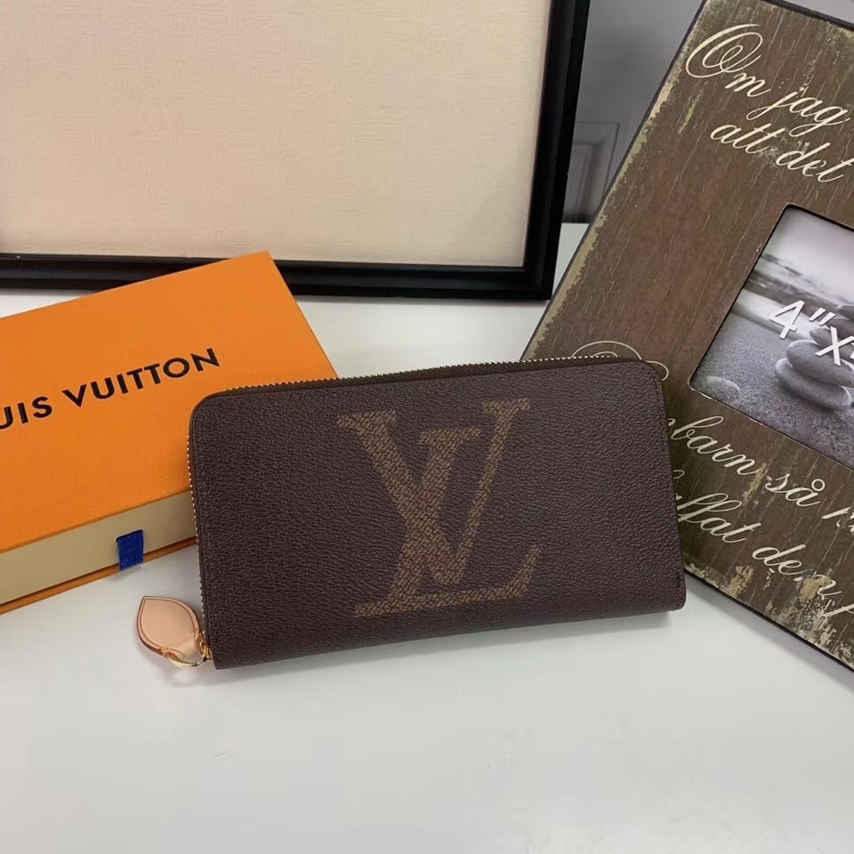 LV ZIPPY wallet M60017Y