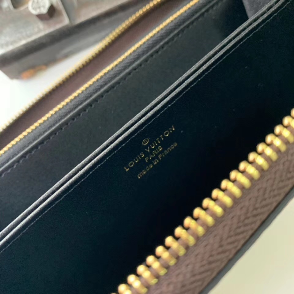 LV ZIPPY wallet M60017Y