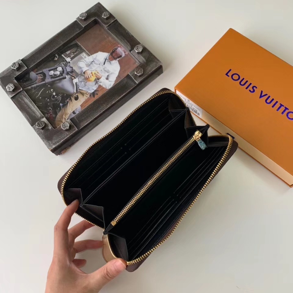 LV ZIPPY wallet M60017Y