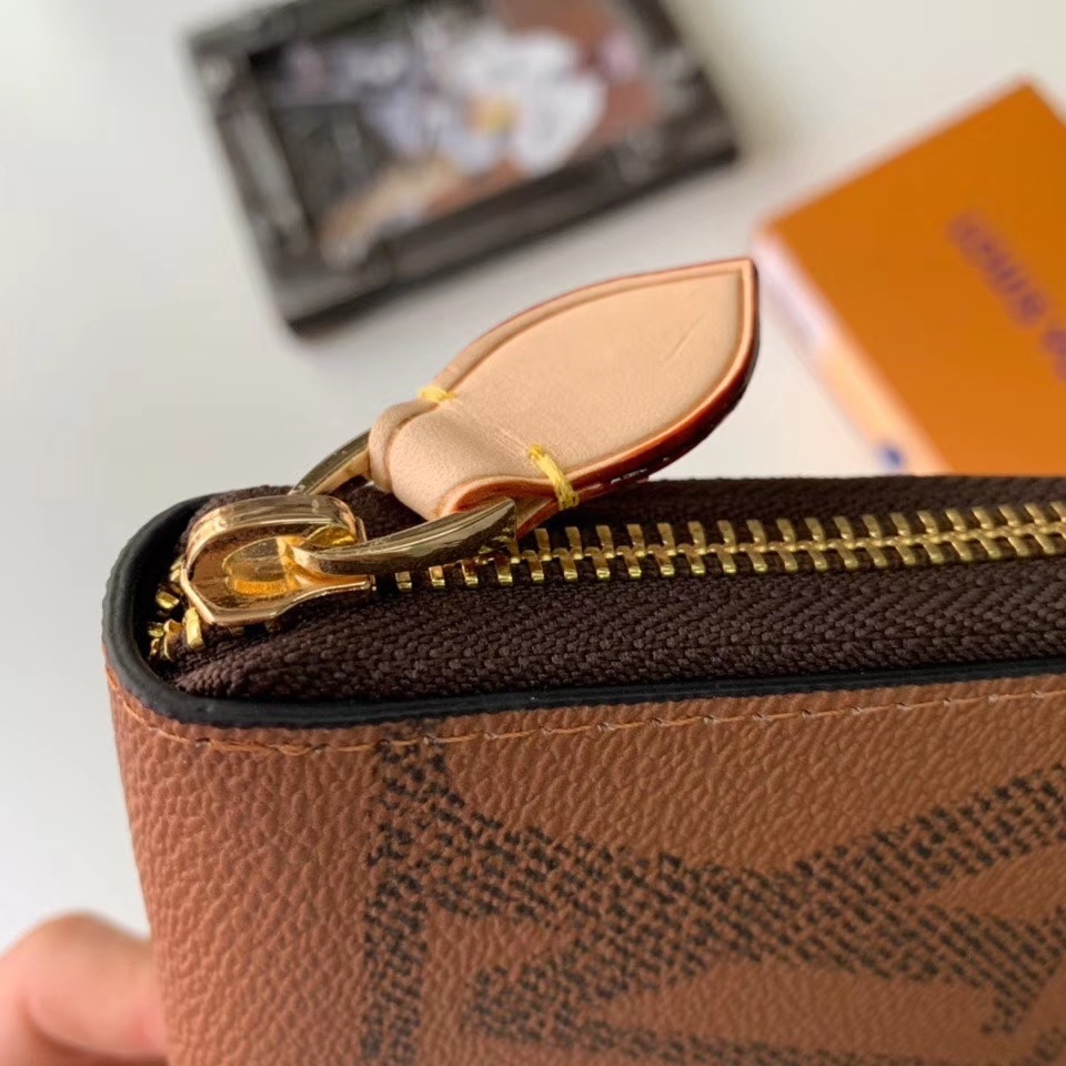 LV ZIPPY wallet M60017Y