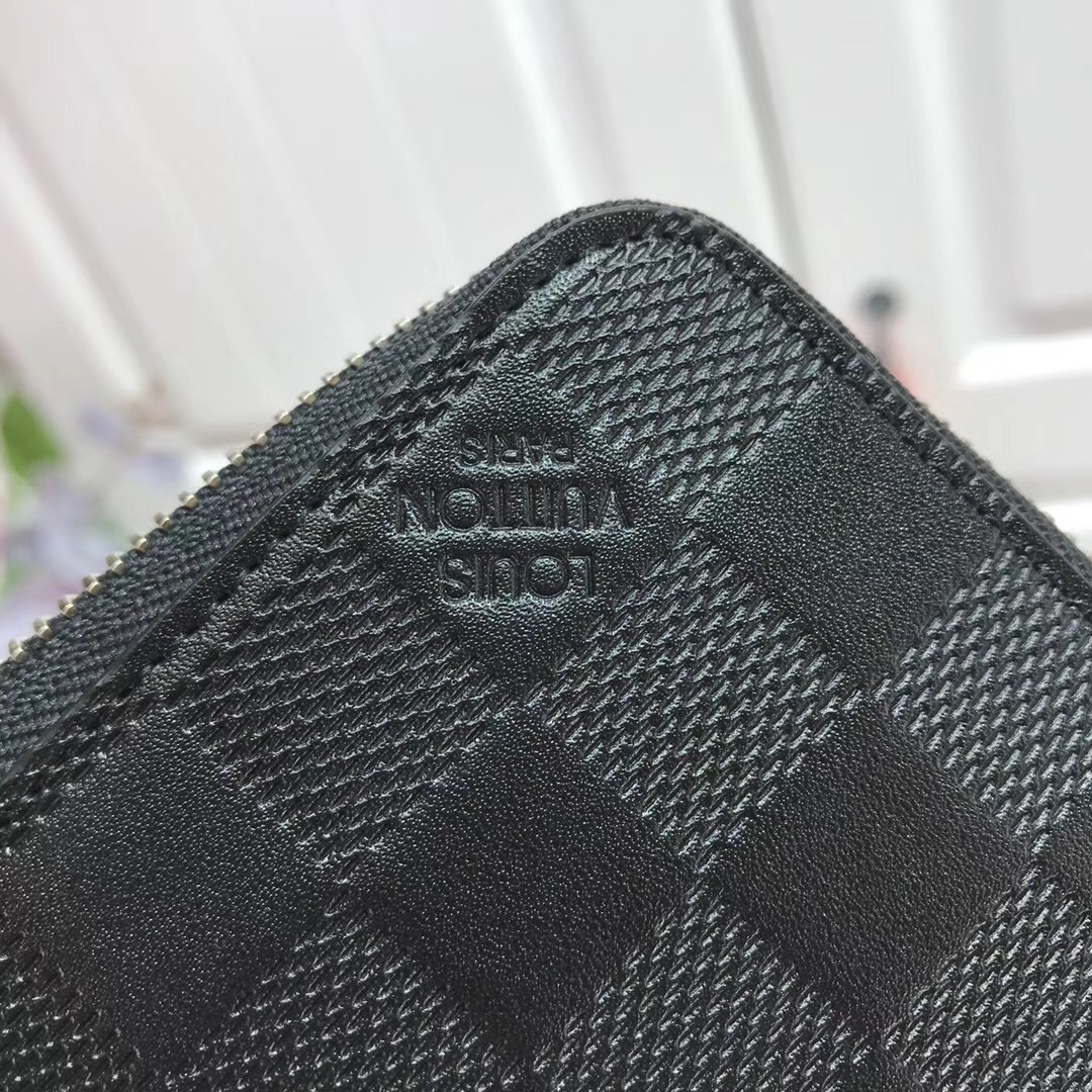 LV ZIPPY wallet M60017YG