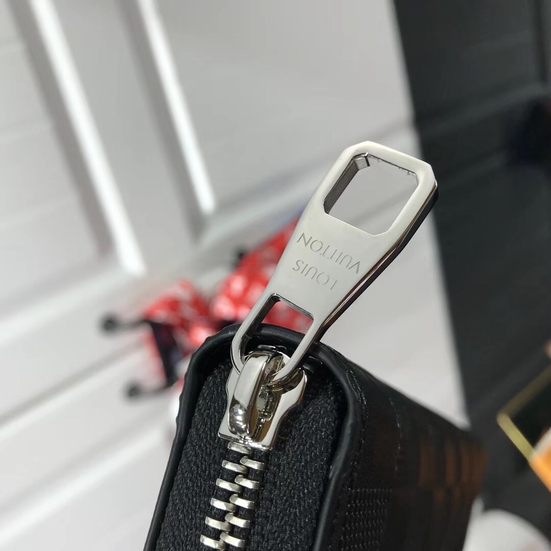 LV ZIPPY wallet M60017YG