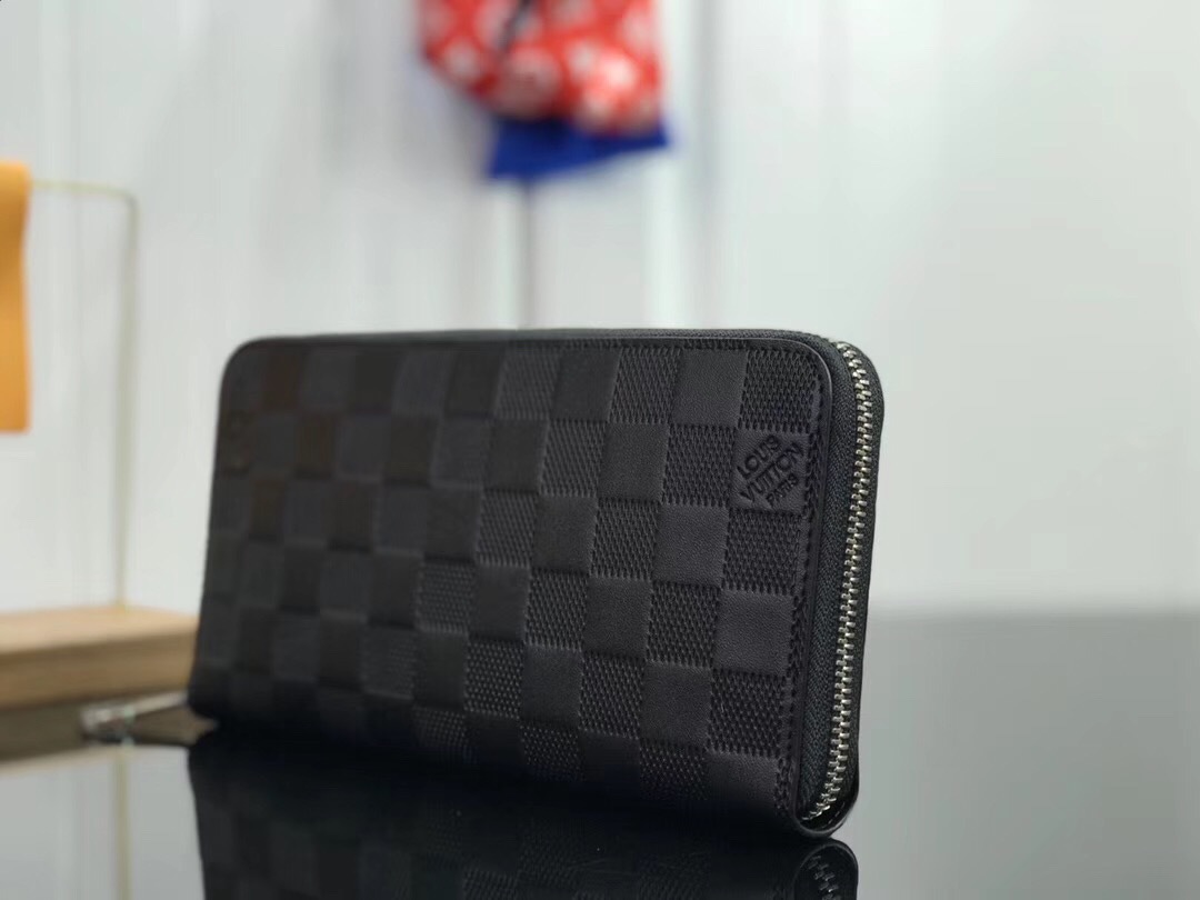 LV ZIPPY wallet M60017YG