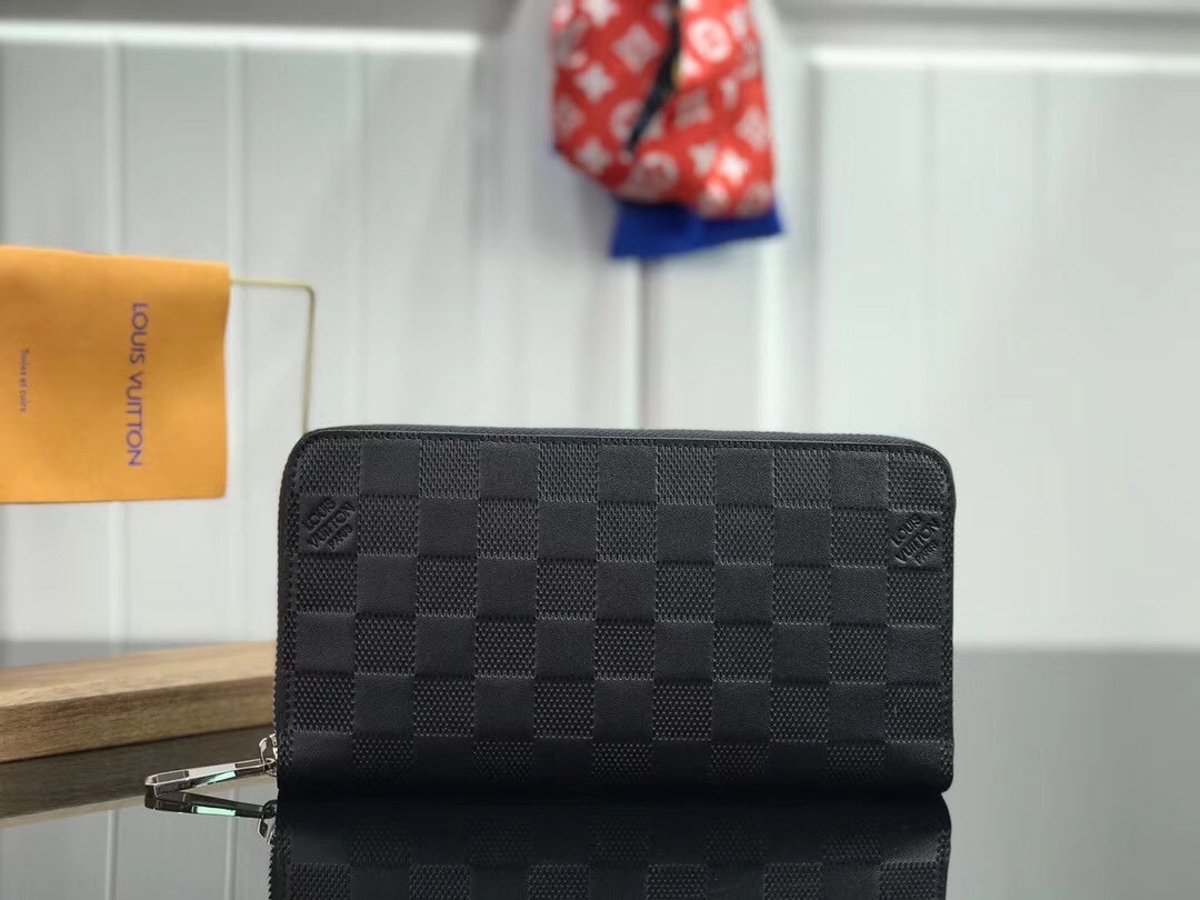 LV ZIPPY wallet M60017YG