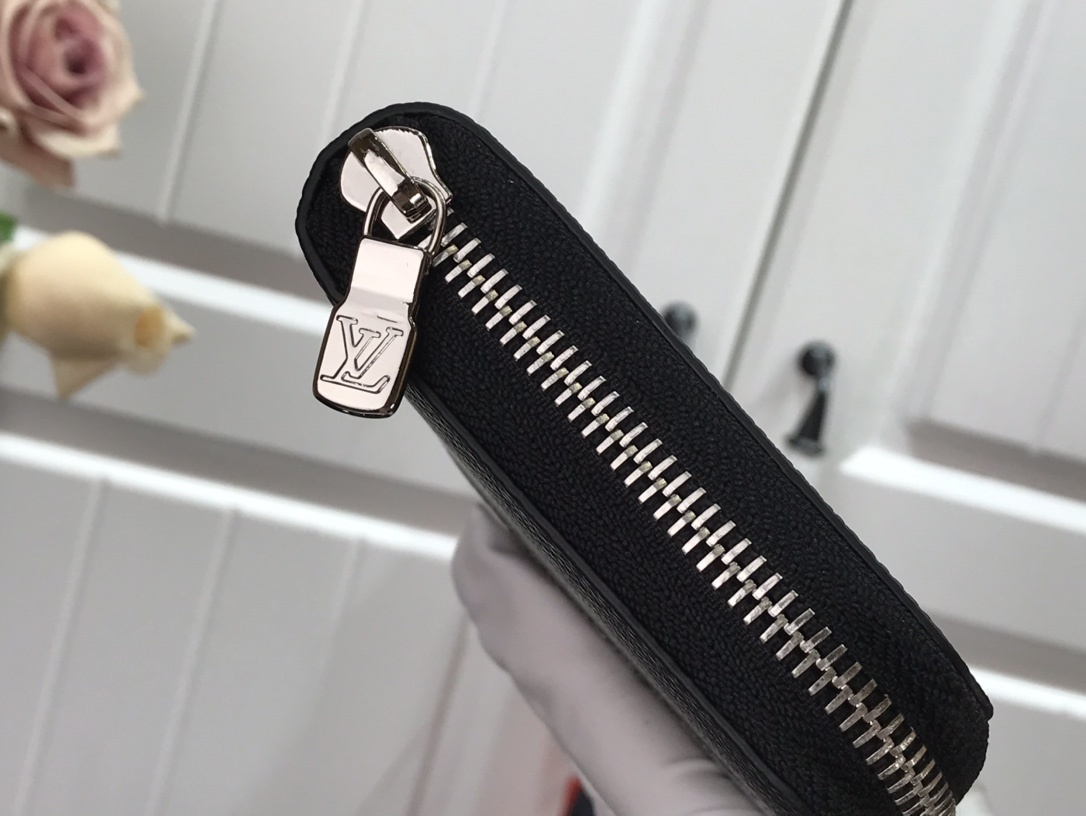 LV ZIPPY wallet M63095