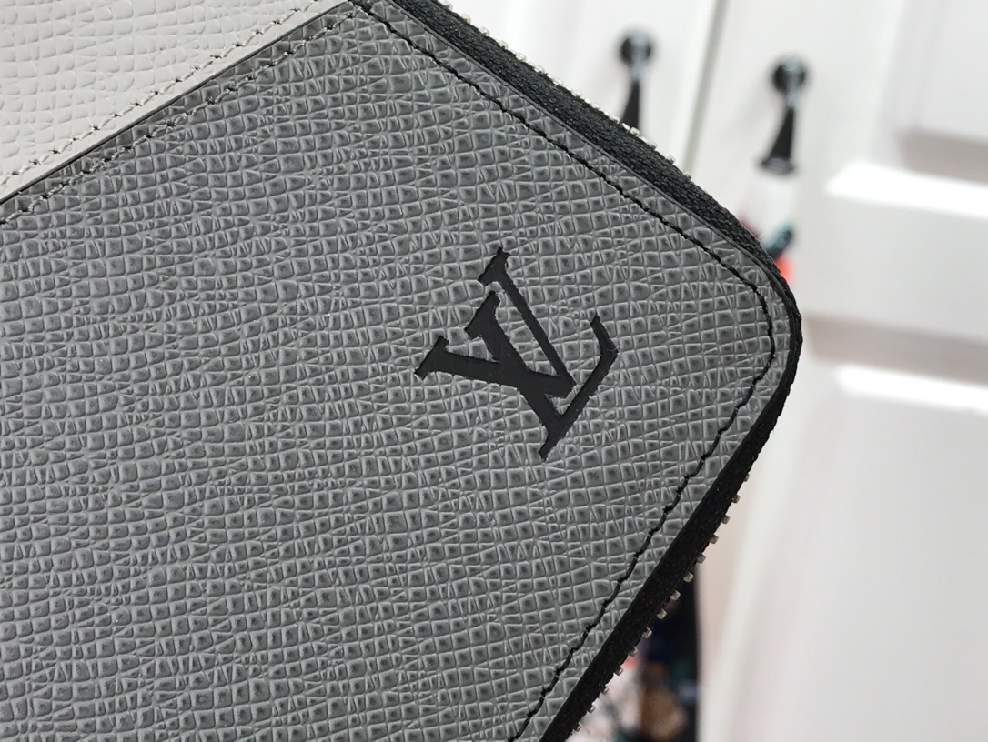 LV ZIPPY wallet M63095