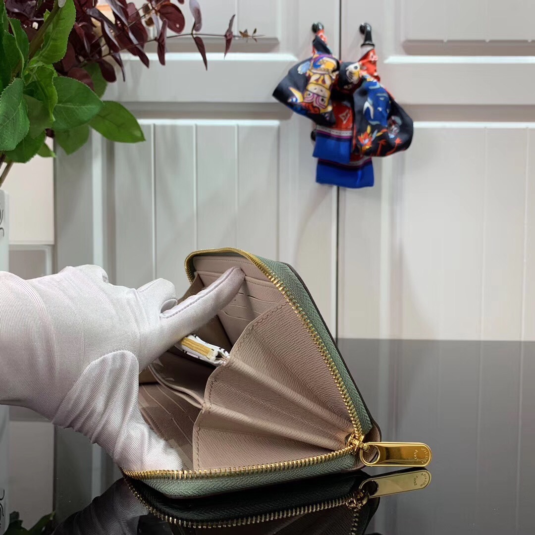 LV ZIPPY wallet M67549