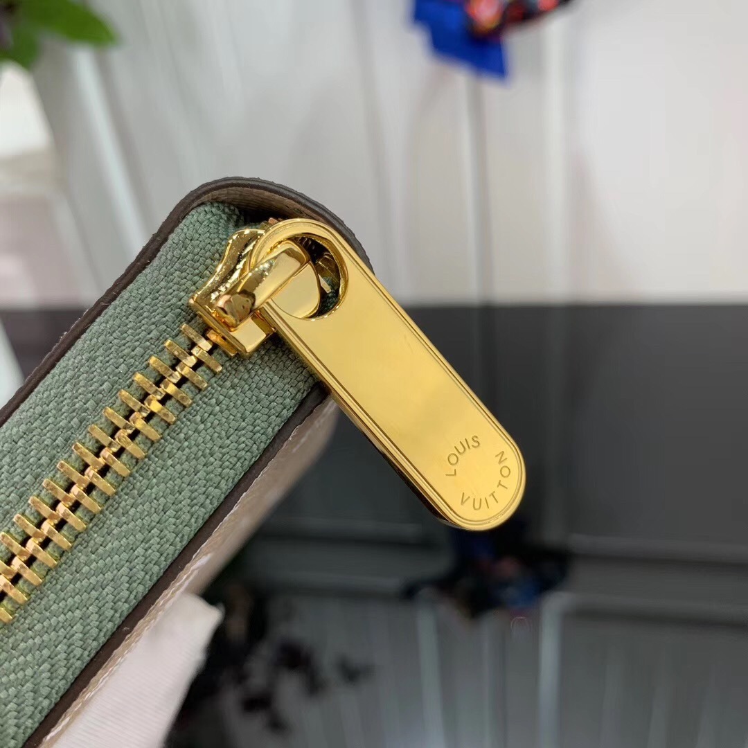 LV ZIPPY wallet M67549