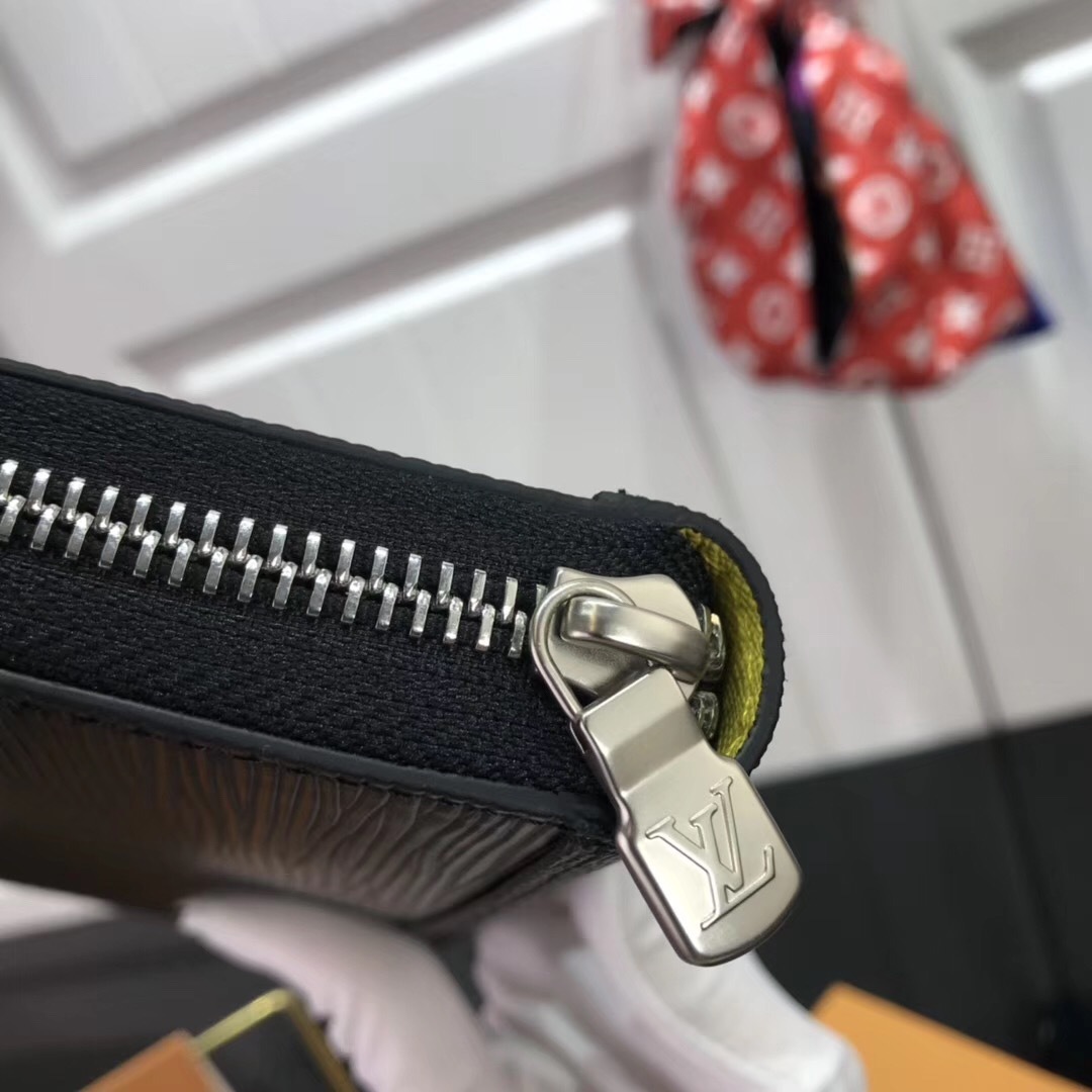 LV ZIPPY wallet M68227