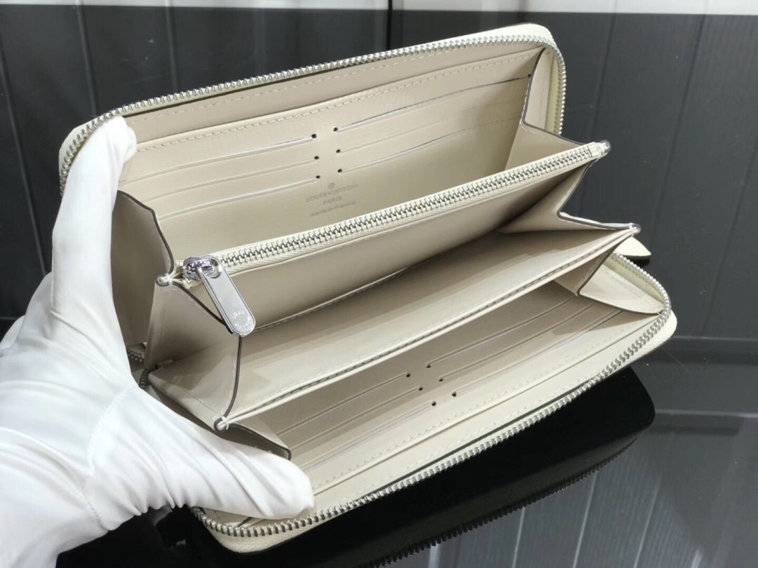 LV ZIPPY wallet M69215