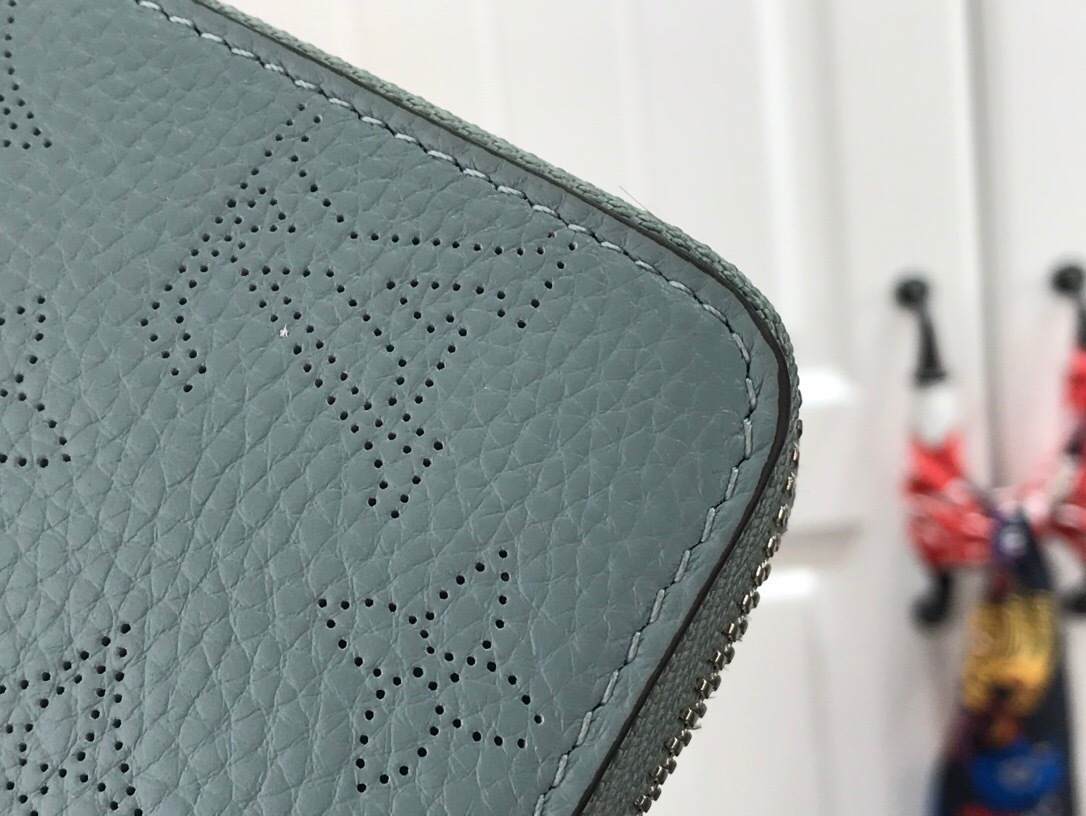 LV ZIPPY wallet M69215