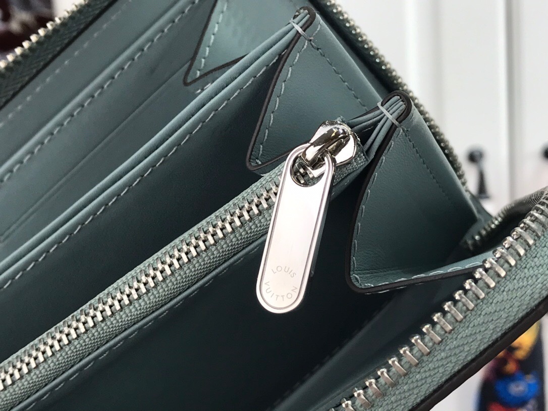 LV ZIPPY wallet M69215