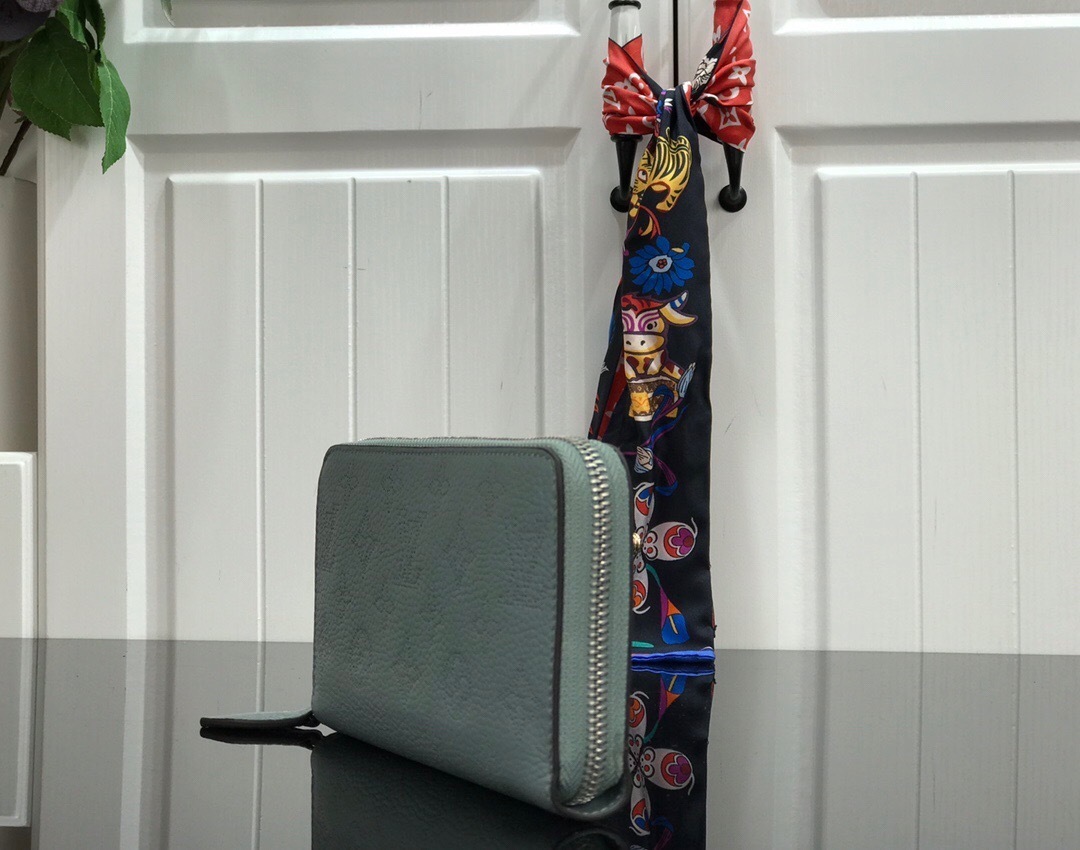 LV ZIPPY wallet M69215