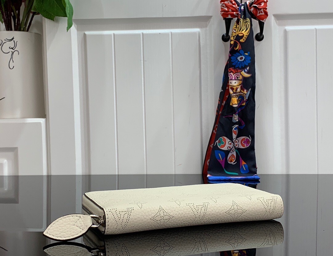 LV ZIPPY wallet M69215