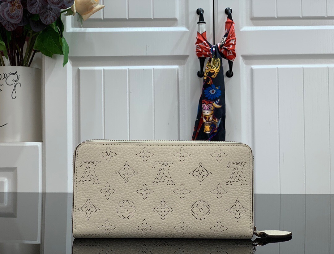 LV ZIPPY wallet M69215