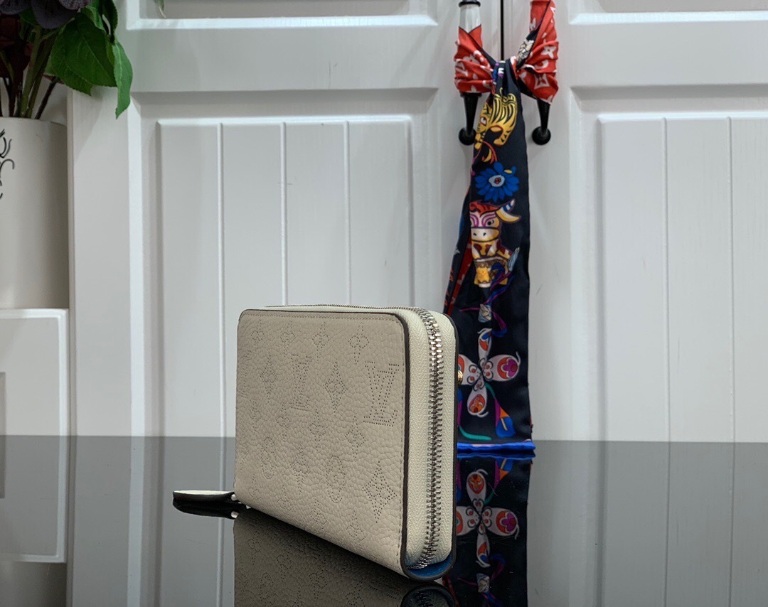 LV ZIPPY wallet M69215