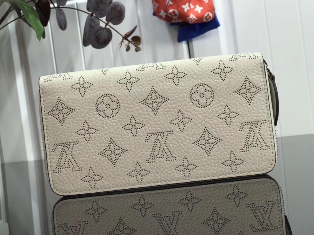 LV ZIPPY wallet M69215