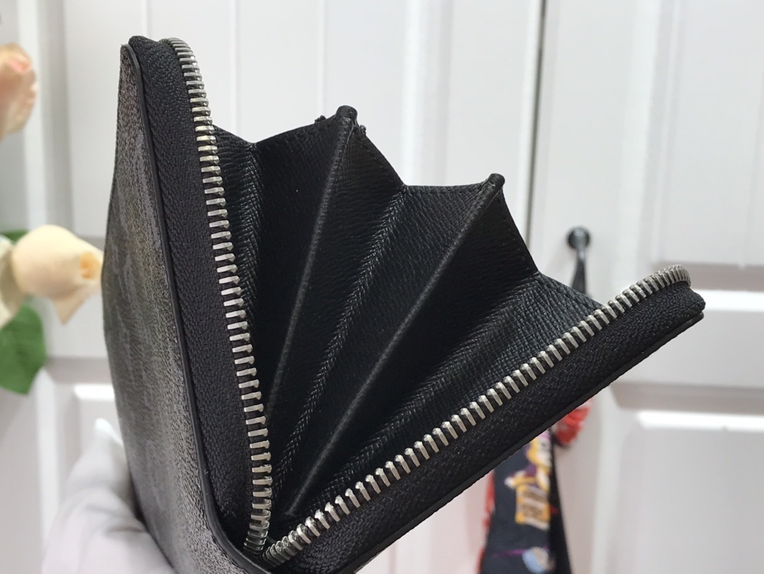 LV ZIPPY wallet M80020
