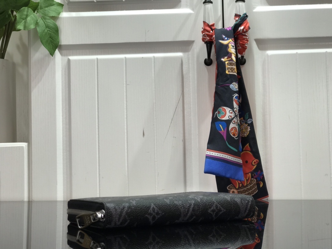 LV ZIPPY wallet M80020