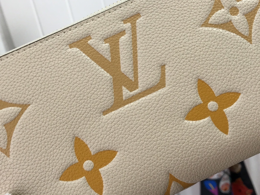 LV ZIPPY wallet M80402