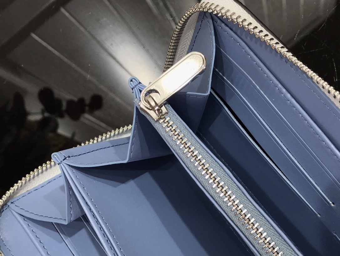 LV ZIPPY wallet M80490