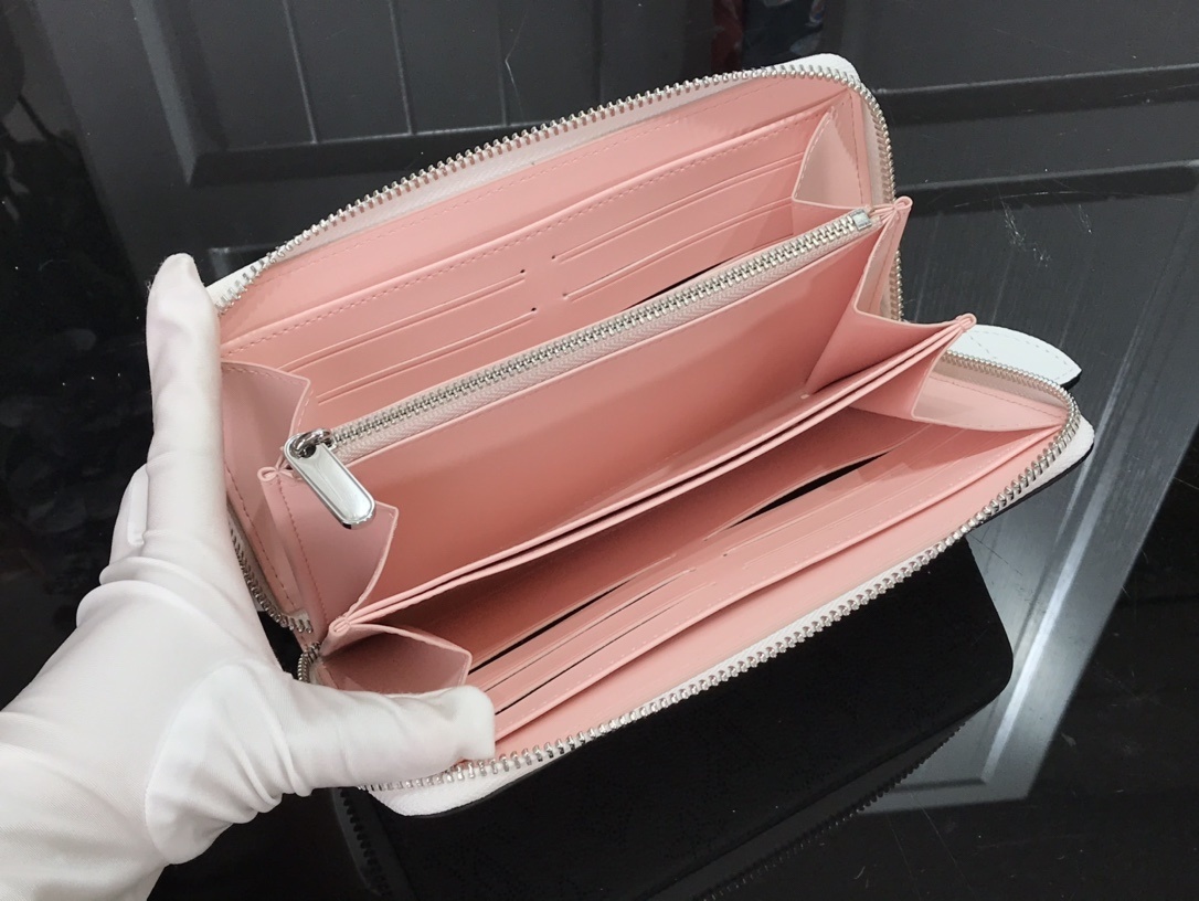 LV ZIPPY wallet M80490