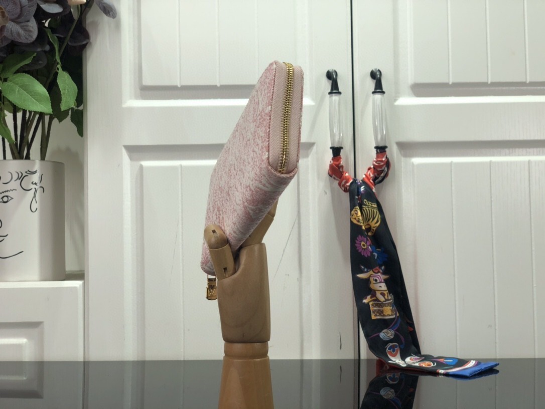 LV ZIPPY wallet M81182 