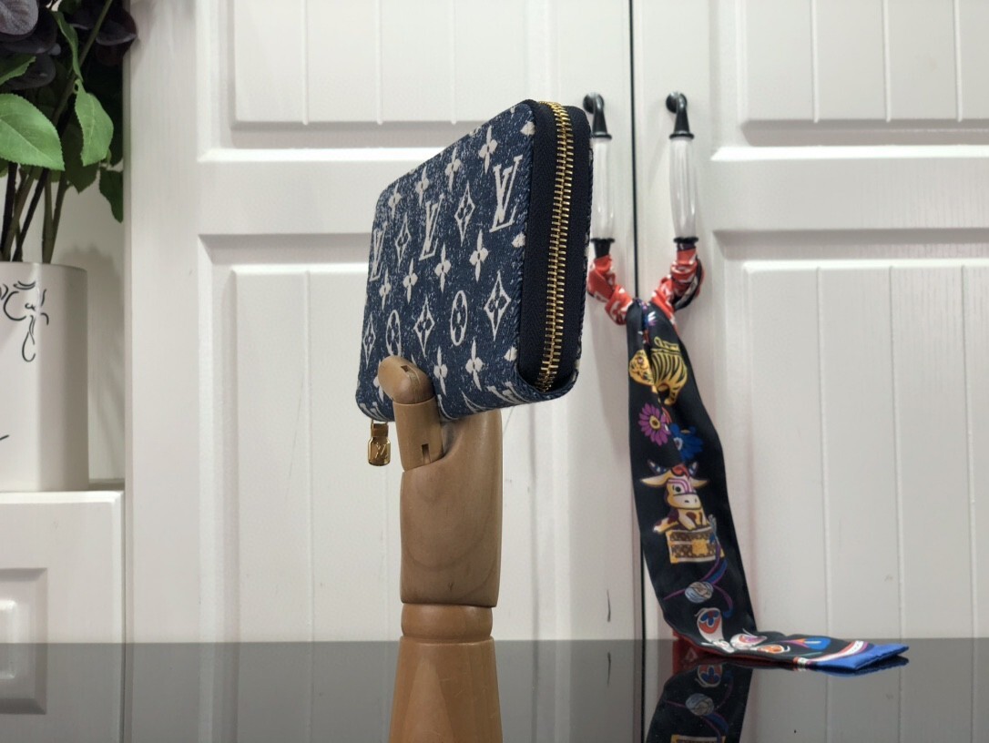 LV ZIPPY wallet M81182 