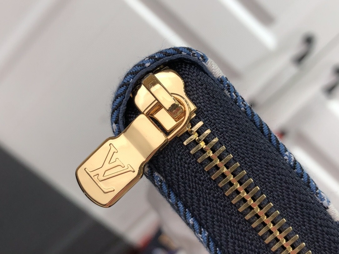 LV ZIPPY wallet M81182 