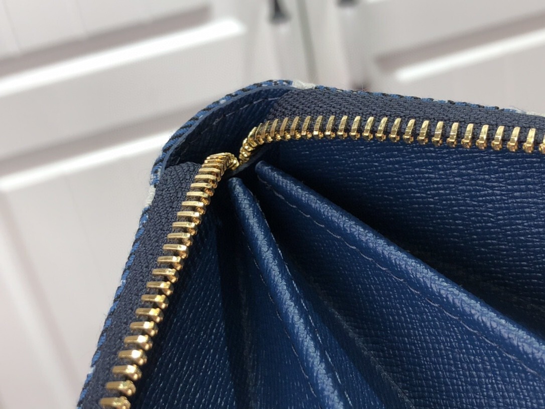 LV ZIPPY wallet M81182 