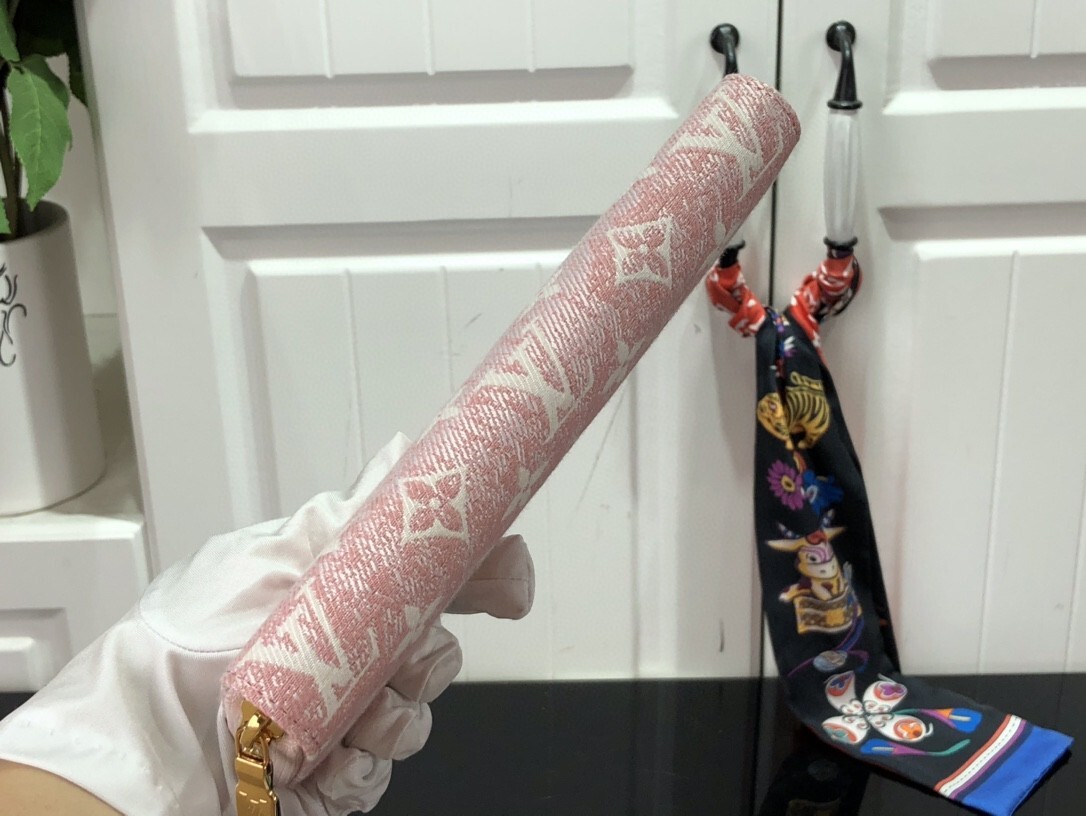 LV ZIPPY wallet M81182 