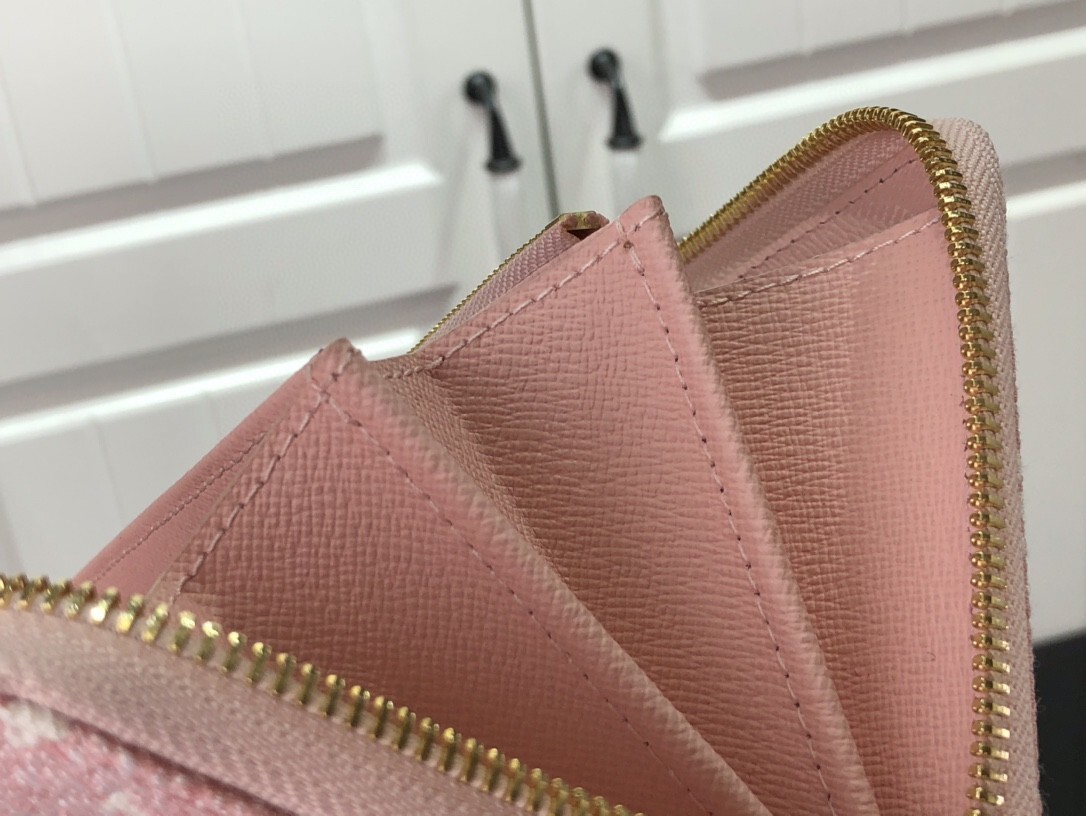 LV ZIPPY wallet M81182 