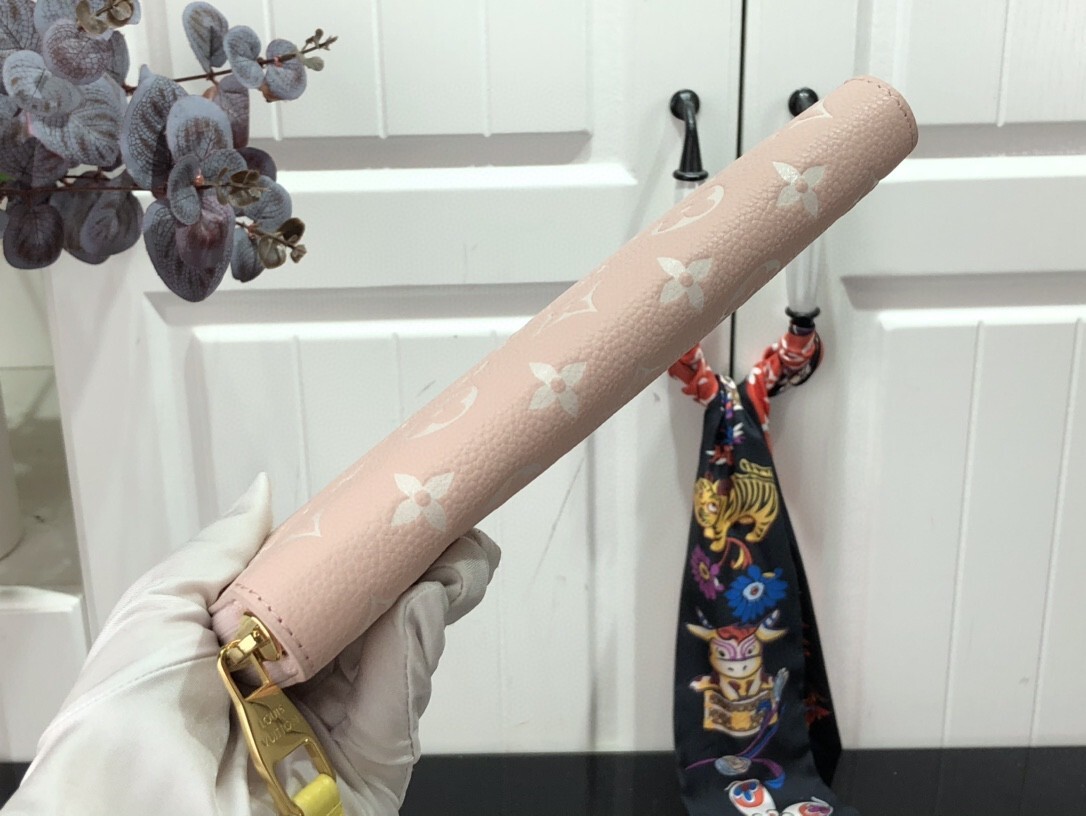 LV ZIPPY wallet M81279 