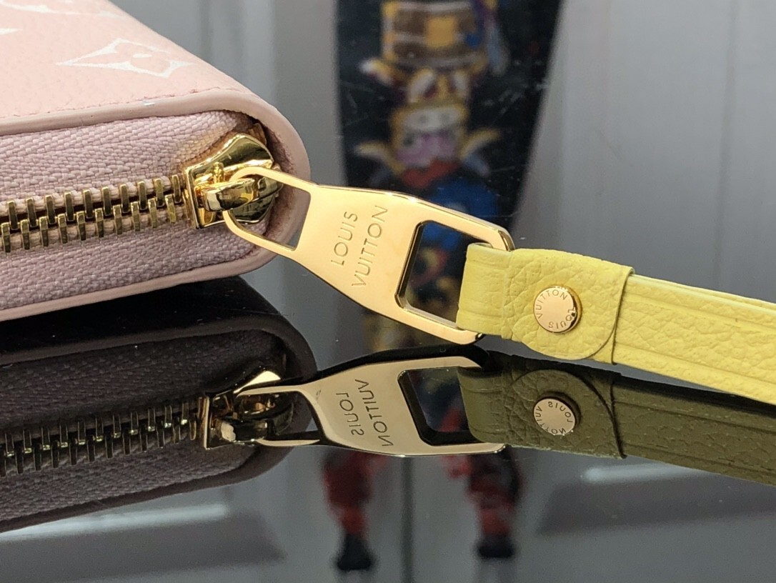 LV ZIPPY wallet M81279 
