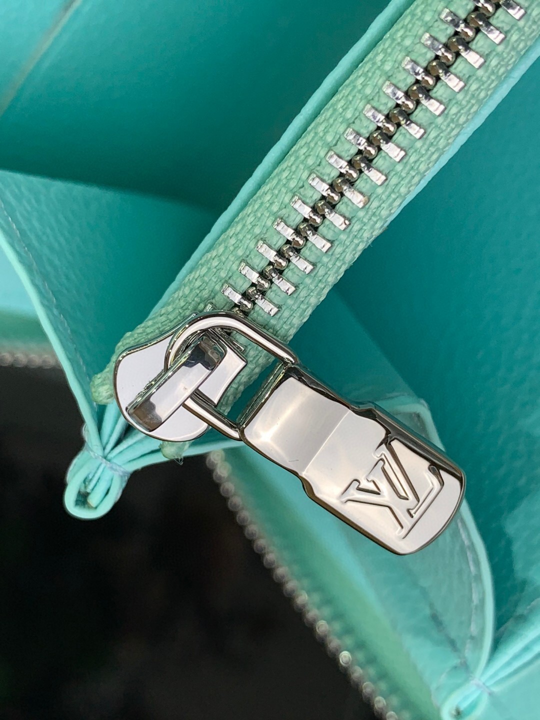 LV ZIPPY wallet M81299 