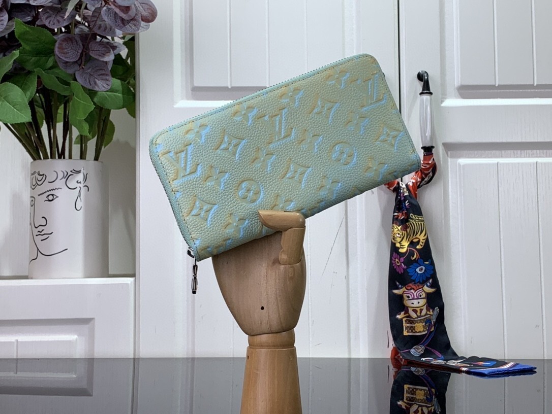 LV ZIPPY wallet M81299 