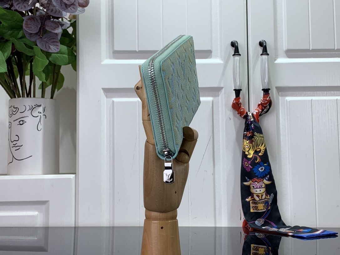 LV ZIPPY wallet M81299 