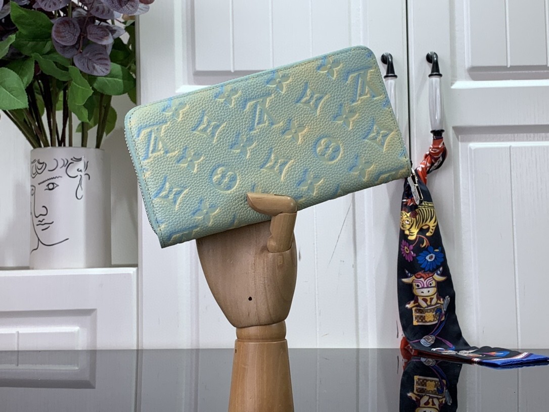 LV ZIPPY wallet M81299