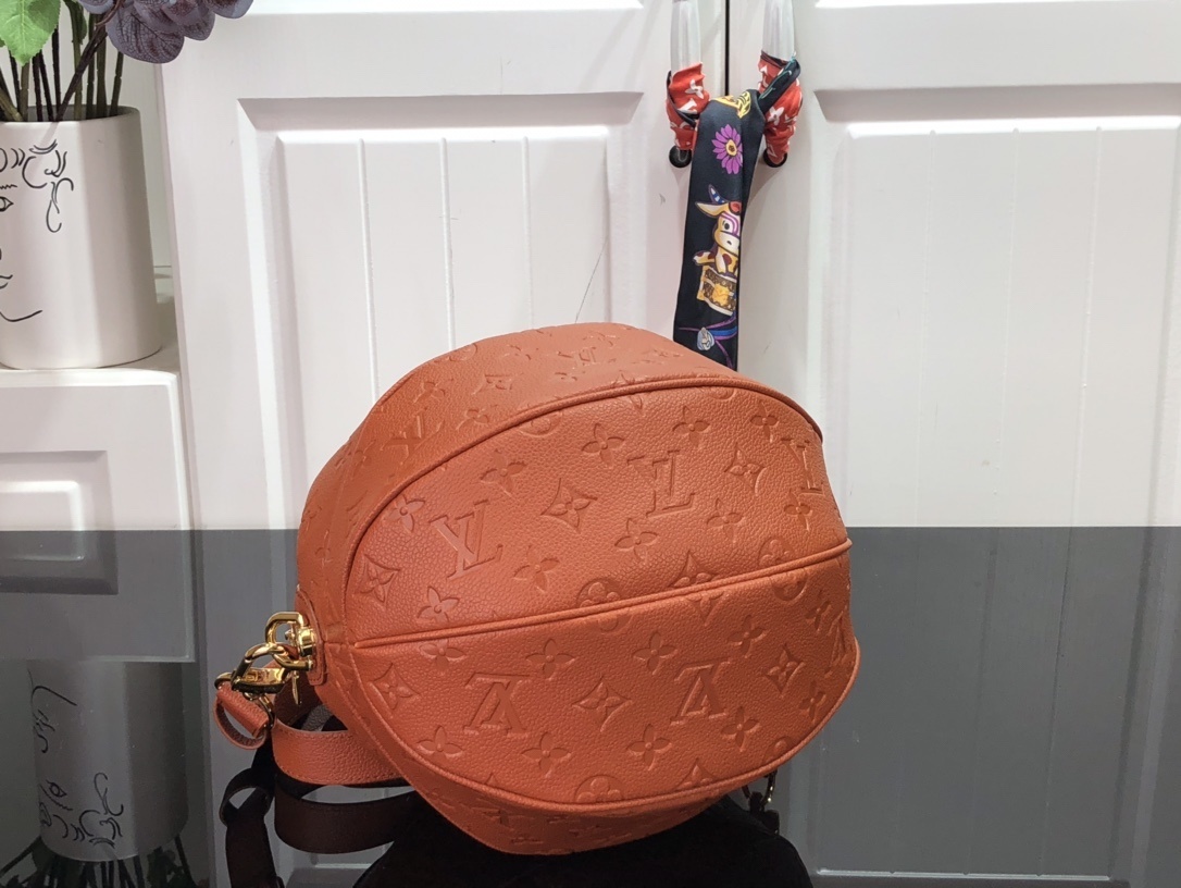 LVXNBA BALL IN BASKET M57974