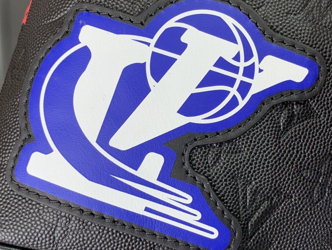 LVXNBA CLOAKROOM DOPP KIT M58515 