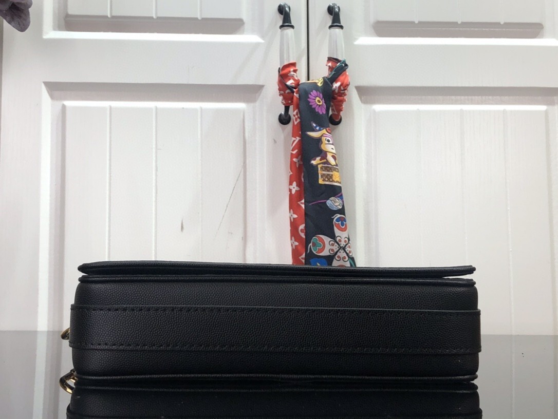 LVXNBA STUDIO MESSENGER M58498